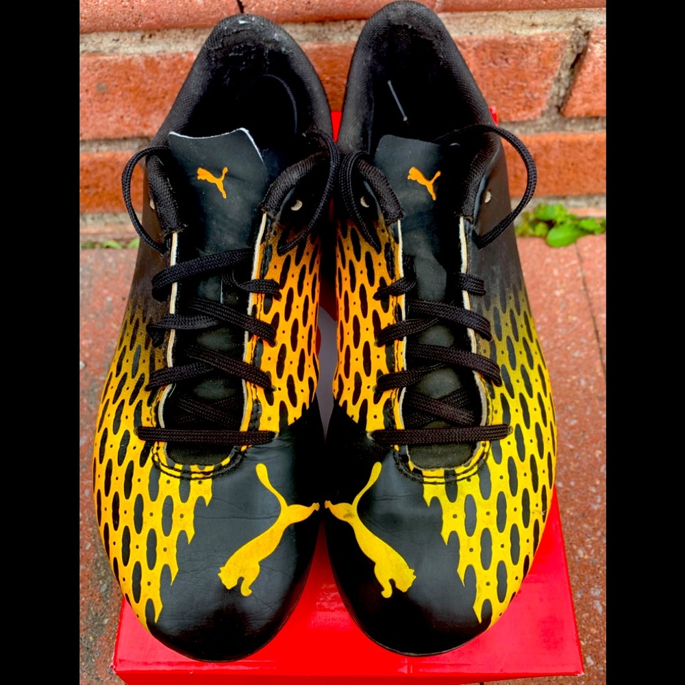 Puma mens size 7 soccer cleats